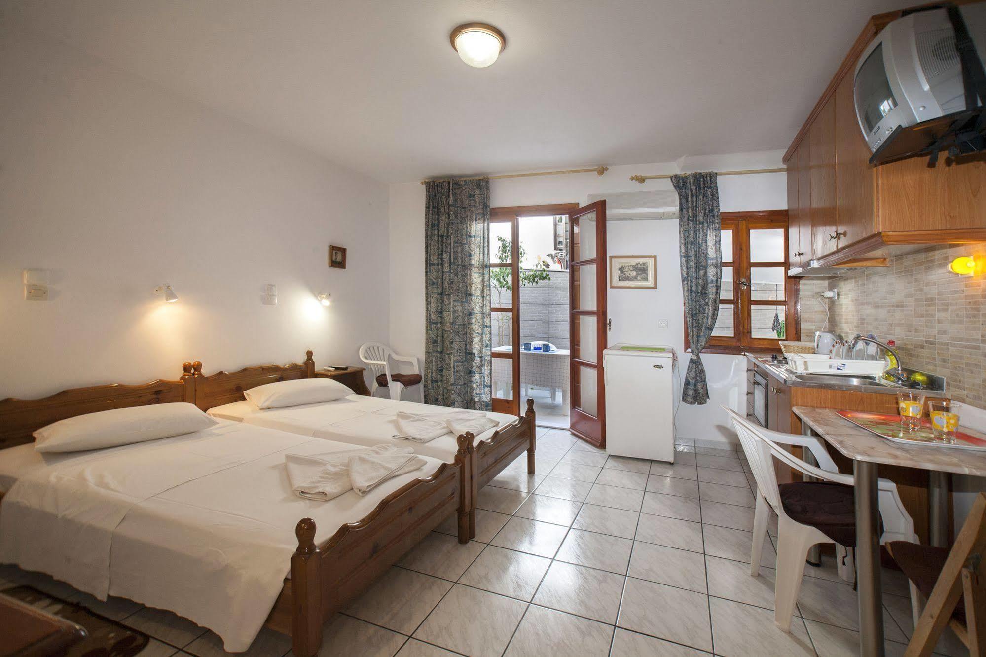 Kapetanos Rooms Naxos City Eksteriør bilde