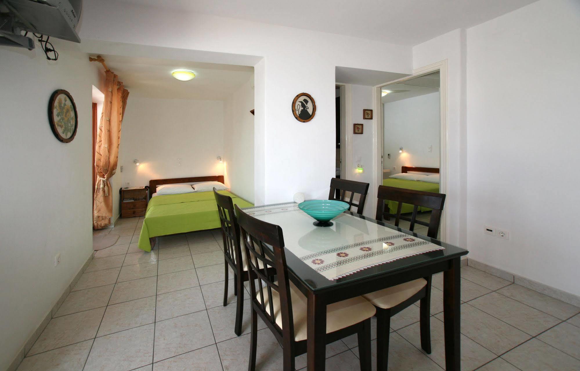 Kapetanos Rooms Naxos City Eksteriør bilde